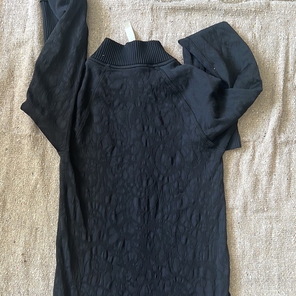 Lululemon Black Longsleeve - Picture 5 of 6